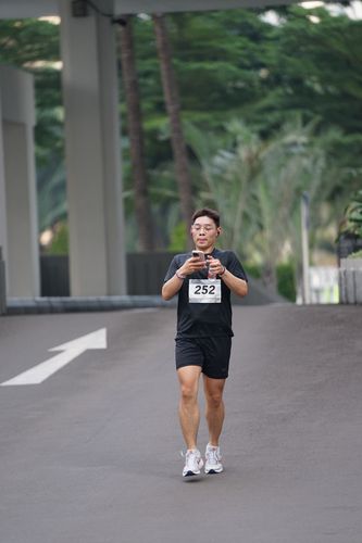 Race photo from Assurance Fun Run 2024