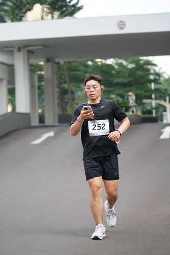 Race photo from Assurance Fun Run 2024