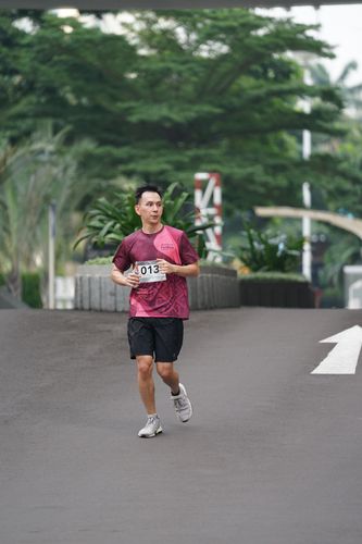 Race photo from Assurance Fun Run 2024