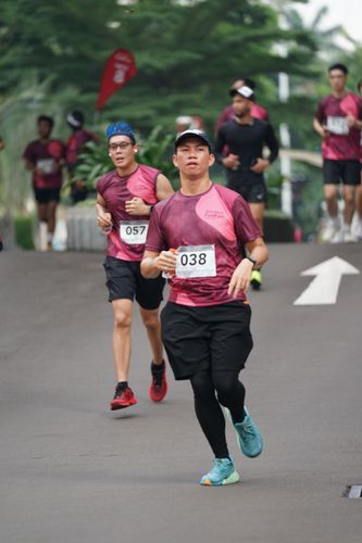 Race photo from Assurance Fun Run 2024
