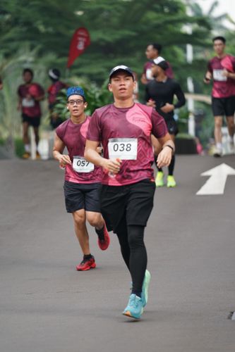 Race photo from Assurance Fun Run 2024