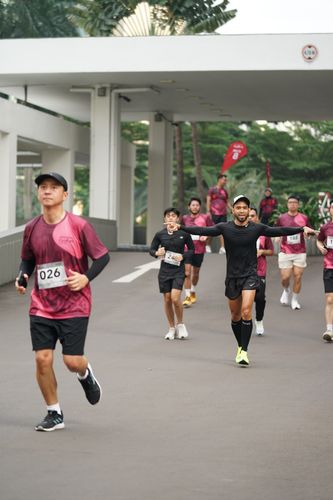 Race photo from Assurance Fun Run 2024