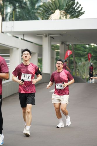 Race photo from Assurance Fun Run 2024
