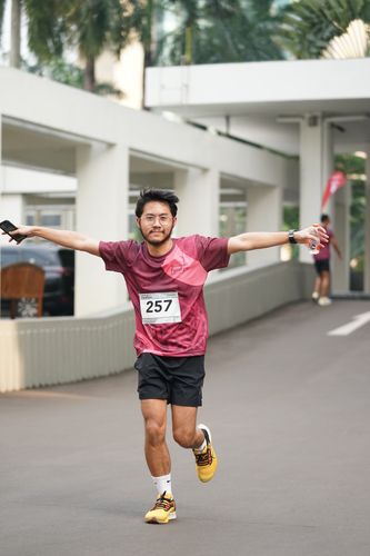Race photo from Assurance Fun Run 2024