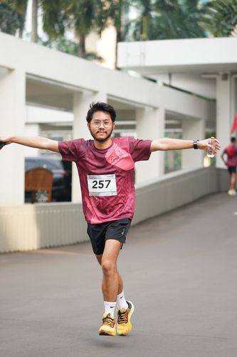 Race photo from Assurance Fun Run 2024