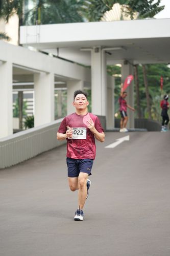 Race photo from Assurance Fun Run 2024