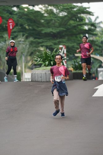 Race photo from Assurance Fun Run 2024
