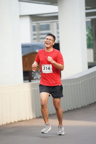 Race photo from Assurance Fun Run 2024
