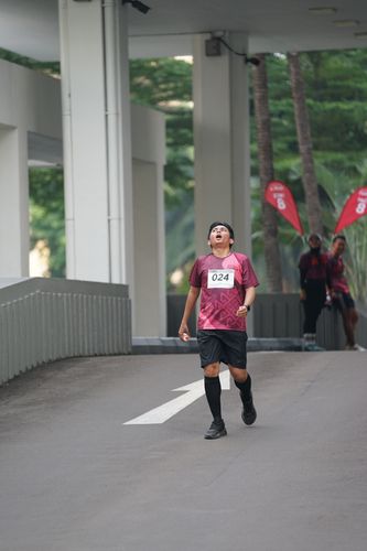 Race photo from Assurance Fun Run 2024
