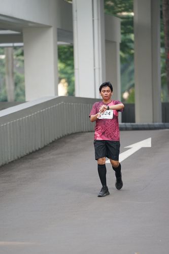 Race photo from Assurance Fun Run 2024