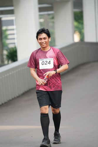 Race photo from Assurance Fun Run 2024
