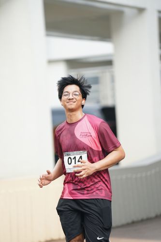 Race photo from Assurance Fun Run 2024