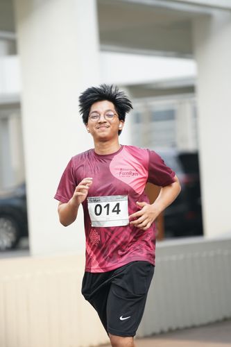 Race photo from Assurance Fun Run 2024
