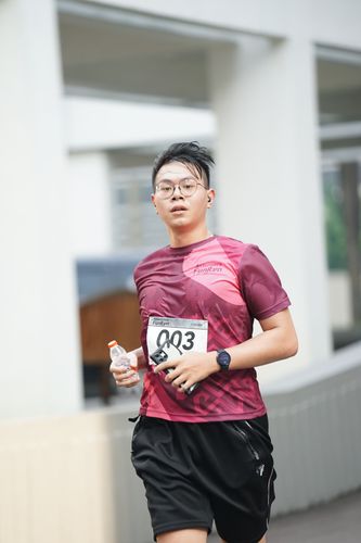 Race photo from Assurance Fun Run 2024
