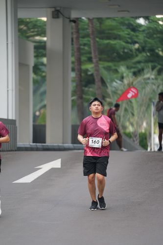 Race photo from Assurance Fun Run 2024