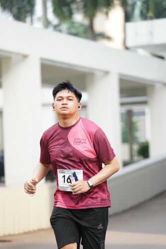 Race photo from Assurance Fun Run 2024