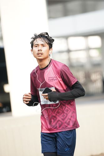 Race photo from Assurance Fun Run 2024