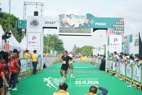 Race photo from Arutmin Borneo Run 2024