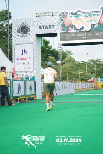 Race photo from Arutmin Borneo Run 2024