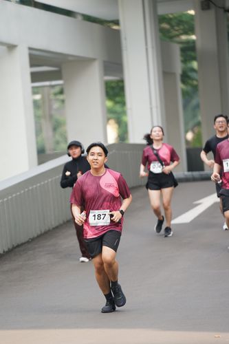 Race photo from Assurance Fun Run 2024