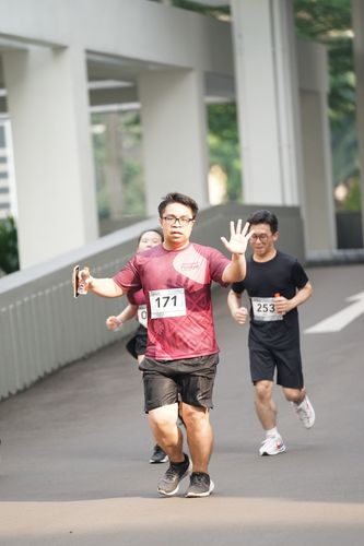 Race photo from Assurance Fun Run 2024