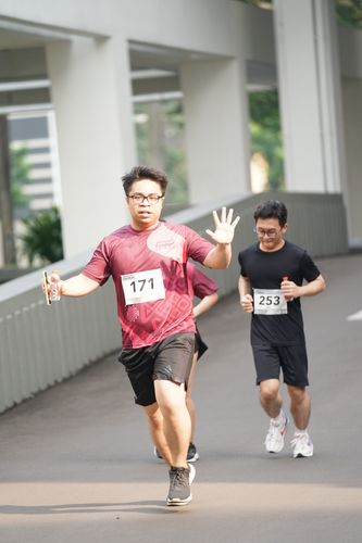 Race photo from Assurance Fun Run 2024