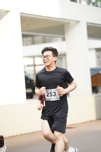 Race photo from Assurance Fun Run 2024