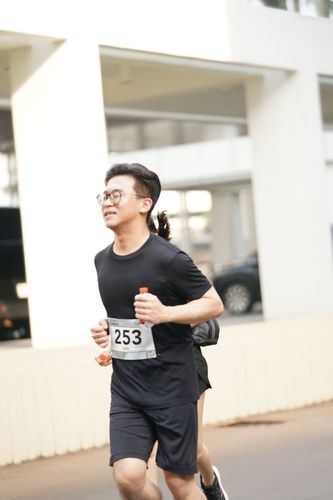 Race photo from Assurance Fun Run 2024