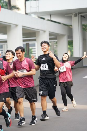 Race photo from Assurance Fun Run 2024
