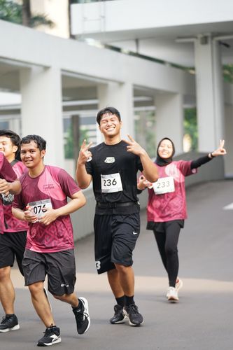 Race photo from Assurance Fun Run 2024