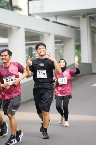 Race photo from Assurance Fun Run 2024