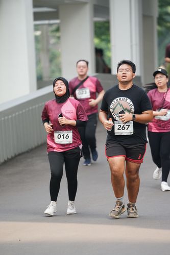 Race photo from Assurance Fun Run 2024