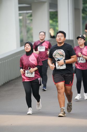Race photo from Assurance Fun Run 2024