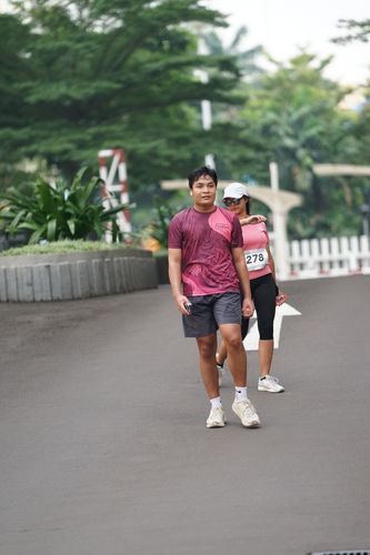 Race photo from Assurance Fun Run 2024