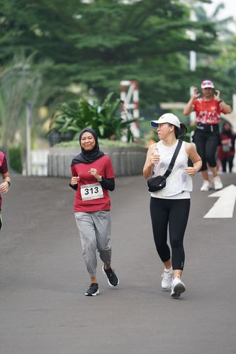 Race photo from Assurance Fun Run 2024
