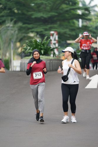Race photo from Assurance Fun Run 2024