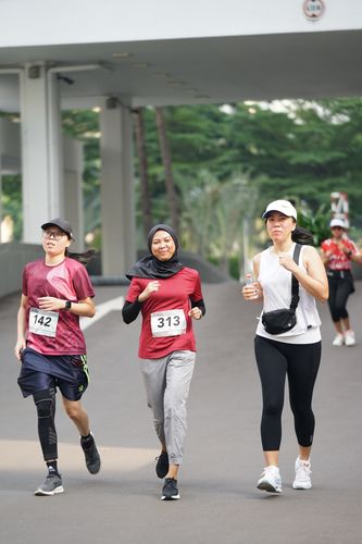 Race photo from Assurance Fun Run 2024
