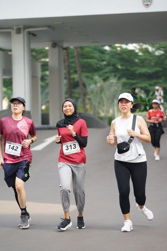Race photo from Assurance Fun Run 2024
