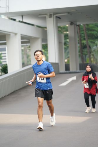 Race photo from Assurance Fun Run 2024