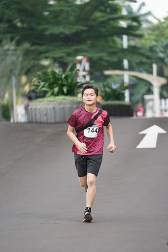 Race photo from Assurance Fun Run 2024