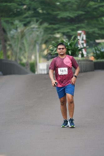 Race photo from Assurance Fun Run 2024