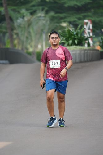 Race photo from Assurance Fun Run 2024