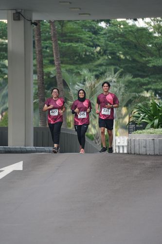 Race photo from Assurance Fun Run 2024