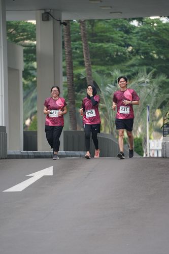 Race photo from Assurance Fun Run 2024