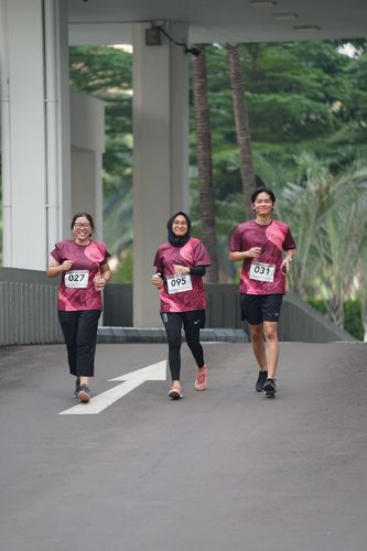 Race photo from Assurance Fun Run 2024