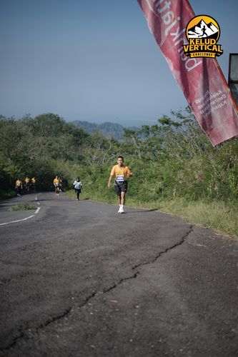 Race photo from Kelud Vertical Challenge 2024