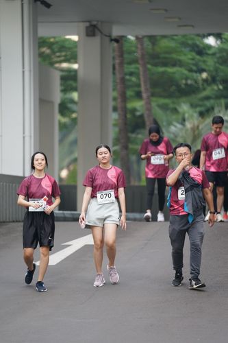 Race photo from Assurance Fun Run 2024