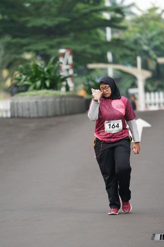 Race photo from Assurance Fun Run 2024