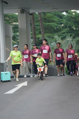 Race photo from Assurance Fun Run 2024