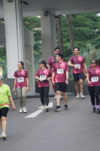 Race photo from Assurance Fun Run 2024